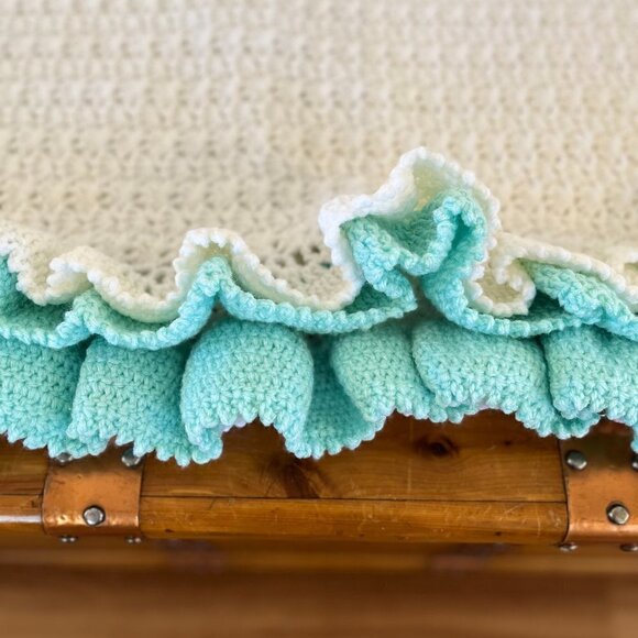 Handmade Green/White Unisex Crocheted Thick Double Ruffle Baby/Crib Blanket - Picture 3 of 9